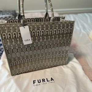 FURLA Opportunity Large Tote. NWT & dust ruffle.